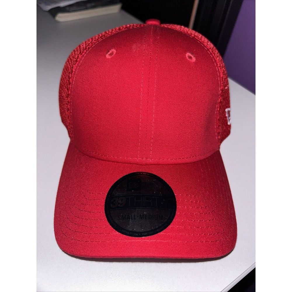 NEW NWT - New Era Hat 39Thirty Fitted Stretch Performance Small / Med  Red Blank